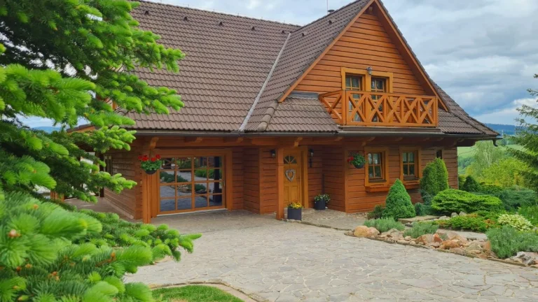 PREDAJ: 5i zrub s veľkorysým pozemkom, garážou, bazénom
