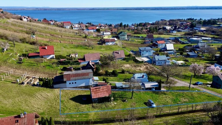 Na predaj stavebný pozemok v obci Vinné