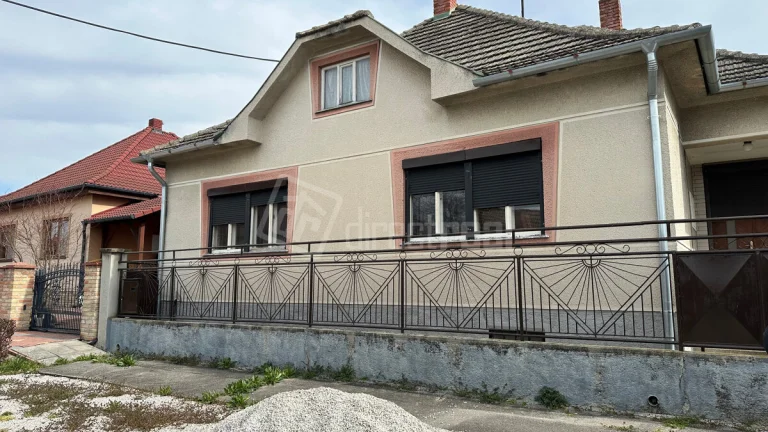 Predaj rodinného domu v centre Vlčian, pozemok 924 m2