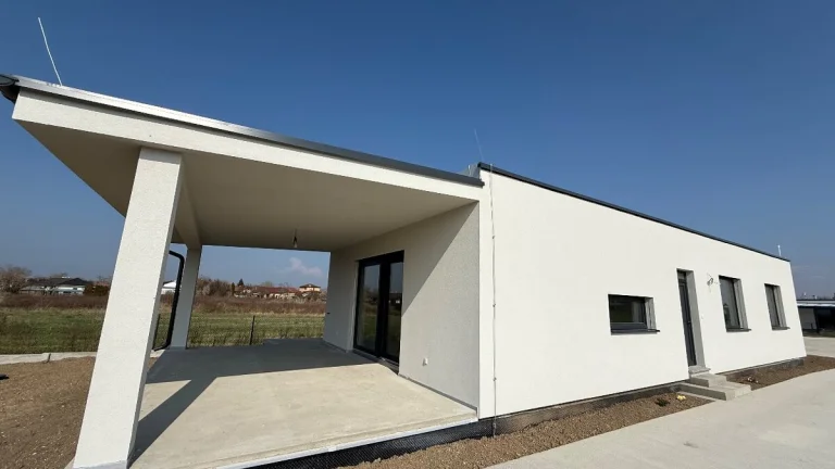 NOVOSTAVBA kúsok od TO s krásnou terasou