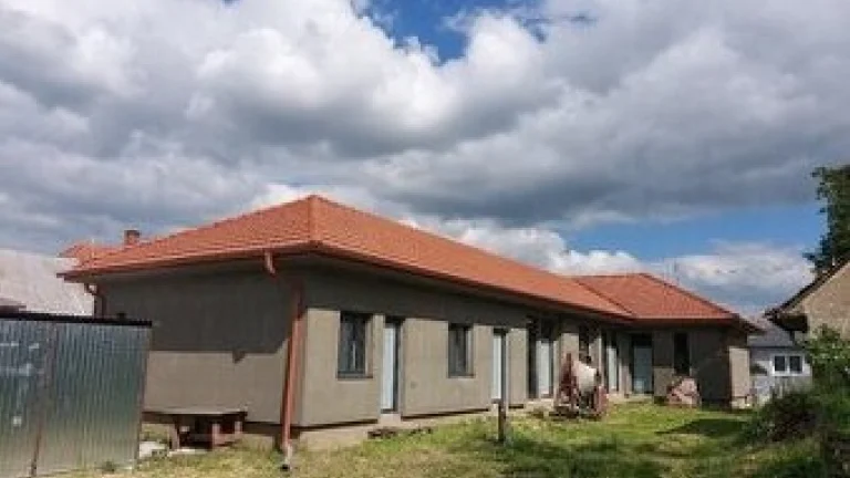 Napredaj dom s 2 stavebnými pozemkami v Novej Vsi n/Žitavou