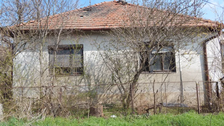 ZNÍŽENÁ CENA Na predaj 4 izbový dom v Kameníne pri Štúrove