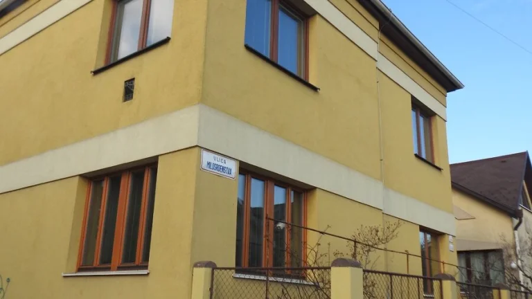 Predaj 1/2 rodinného domu s garážou KE-JUH