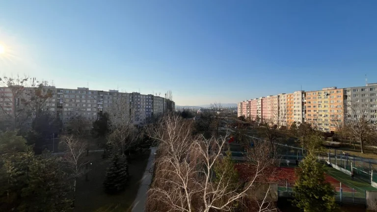 NA PREDAJ PEKNÝ 2 IZBOVÝ BYT PO REKONŚTRUKCII