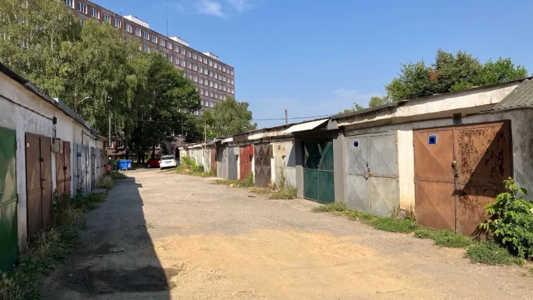 Murovaná garáž na sídlisku Železniky —REZERVOVANÉ—