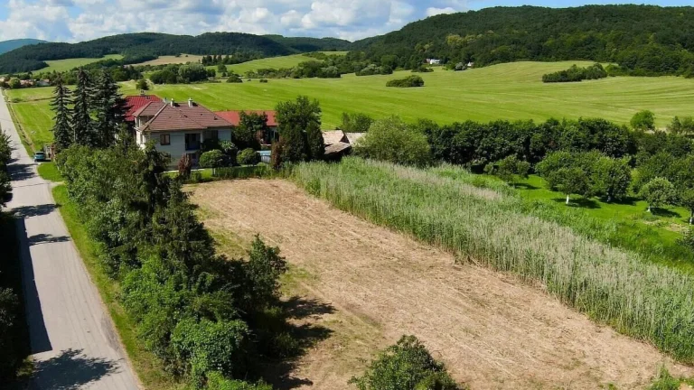 Slnečný stavebný pozemok Nižný Skálnik