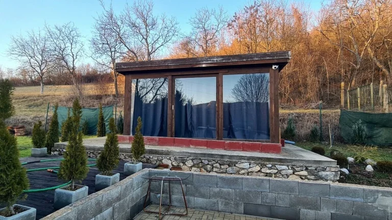 REZERVACIA pozemok s chatkou,bazén,Dvorníky-Včeláre