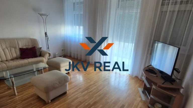 JKV Real ponúka na prenájom praktický 2-izbový byt so parkov
