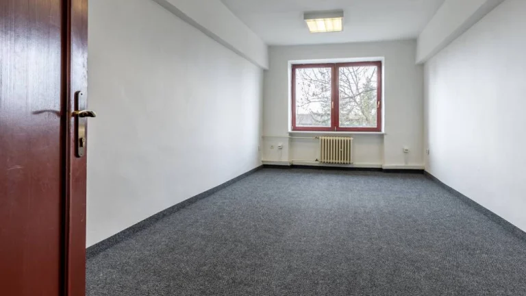 BC TOMÁŠIKOVA 35 - kancelária 19 m2 na prenájom 224€ (vrátan