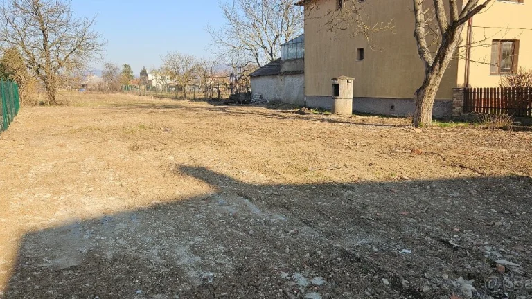 Pozemok 1430 m2 Haniska pri KE.