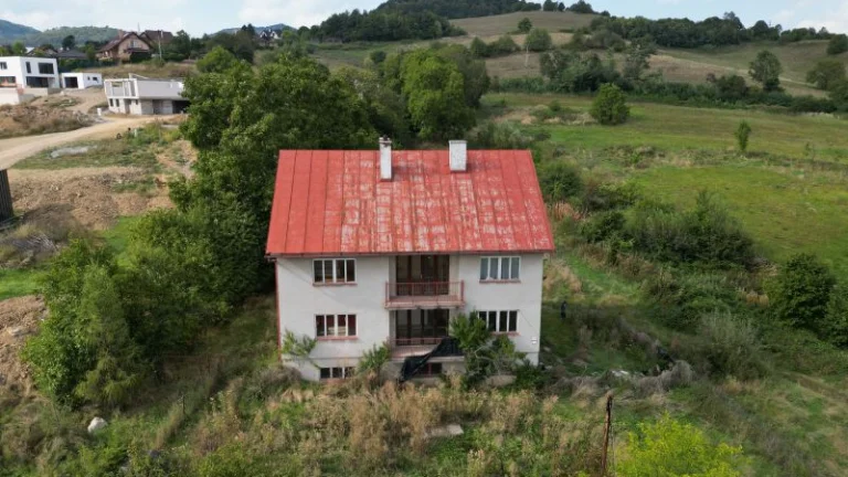 41631-Trojpodlažný rodinný dom v Banskej Štiavnici