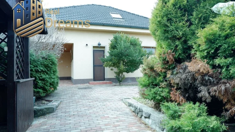 Exkluzívny 8-izbový rodinný dom s bazénom - Luxus a pohodlie