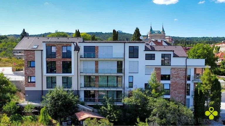 PRENÁJOM KRÁSNEHO APARTMÁNU V SAMOM SRDCI BOJNÍC