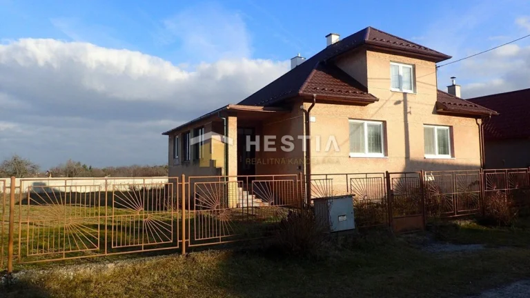 REZERVOVANÉ 3-izbový RD s veľkým pozemkom Lakšárska Nová Ves