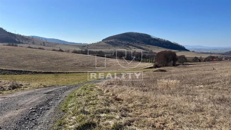 TUreality ponúka na predaj stavebný pozemok 700 m2 v...