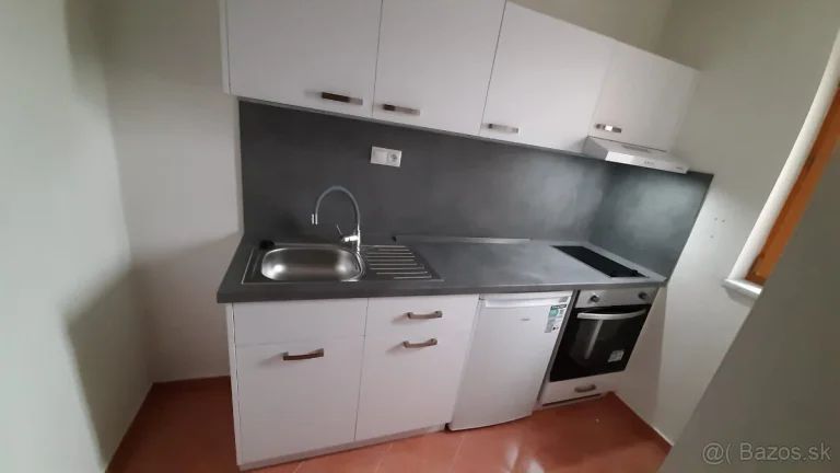 PRENÁJOM byt, garsonka v meste Žarnovica o výmere 24 m2