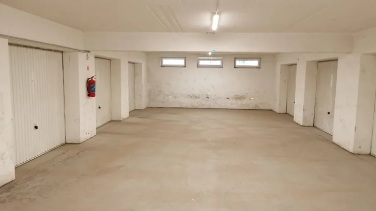 Garáž na parkovanie/ uskladnenie vecí na Novej Vsi