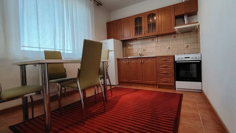 Prenájom 1 izbový byt v meste Šurany s BALKÓNOM.