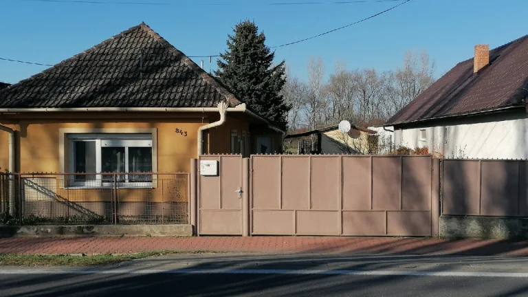 Predám rodinný dom v obci Trnovec nad Váhom.