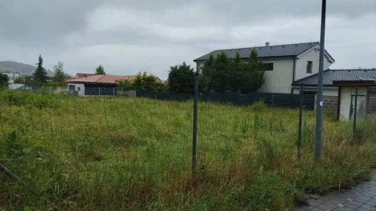 Predám stavebný pozemok v Limbach