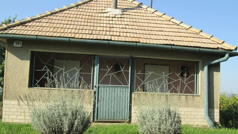 Predmet: pivničny domček a pozemky