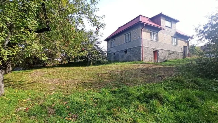 Dom s veľkým pozemkom v Národnom parku Poloniny - Zboj