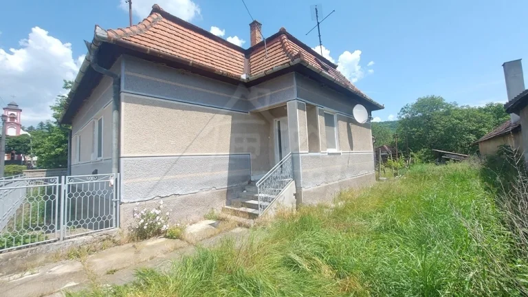 Pôvodný dom na rozľahlom pozemku len 6 km od Štúrova v obc