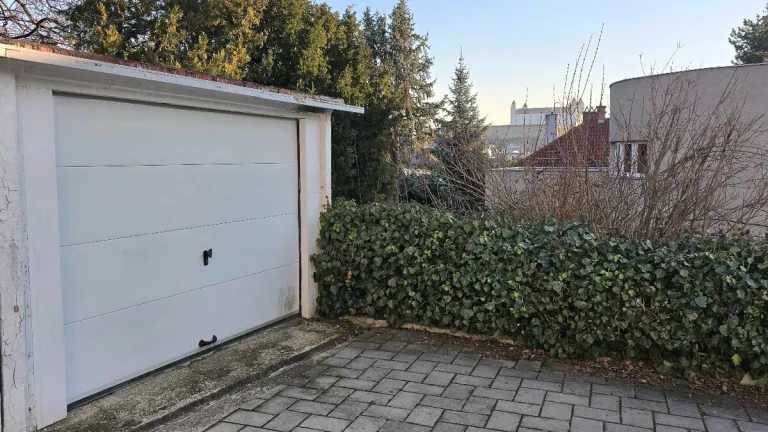 PRENÁJOM Garáž na Porubského ul. BA I Staré Mesto