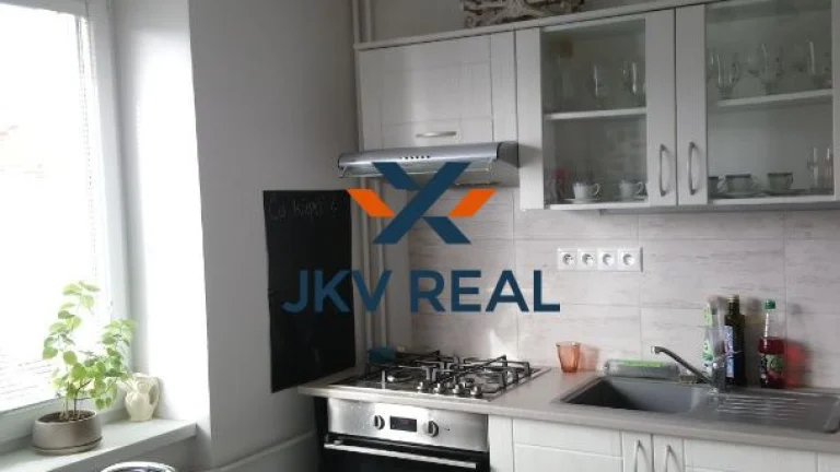 Na predaj 2 izbový byt s vlastným kúrením vo vyhľadávanej l