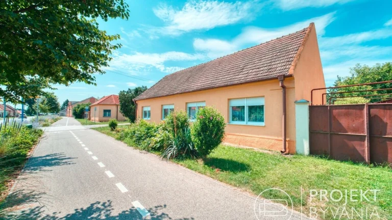 Na predaj rodinný dom, TEHLA, vhodný na bývanie či podnikani