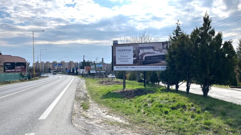Pozemok na prenájom za 990 EUR-autobazár, parkovisko