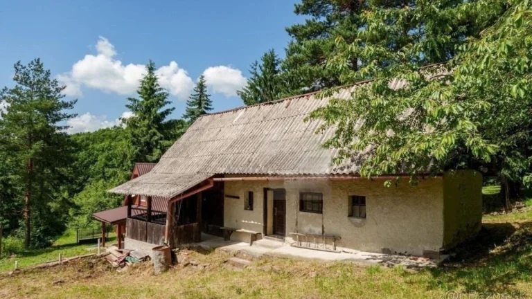 Chata na predaj v Modrom Kameni, okres Veľký Krtíš