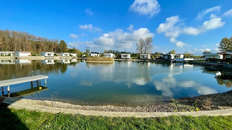 Novostavba, súkromné jazero, celoročné bývanie