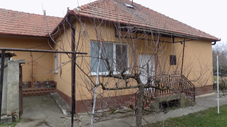 Na predaj 3– izbový rodinný dom v obci Strekov pri Štúrove.