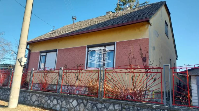 Rodinný, rozľahlý pozemok 712 m2, Sološnica, okres Malacky +