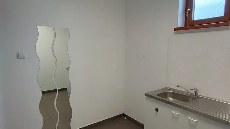 PRENÁJOM – KOMERČNÝ PRIESTOR 36m2 V CENTRE ZLATÝCH