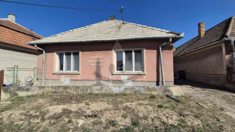 Na predaj rodinný dom s hosťovskou izbou v Búči