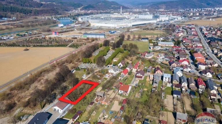 na predaj pozemok Dolné Kočkovce 927 m2