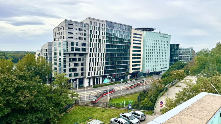 Prenájom prestížneho showroom priestoru 251m² (prízemie) na
