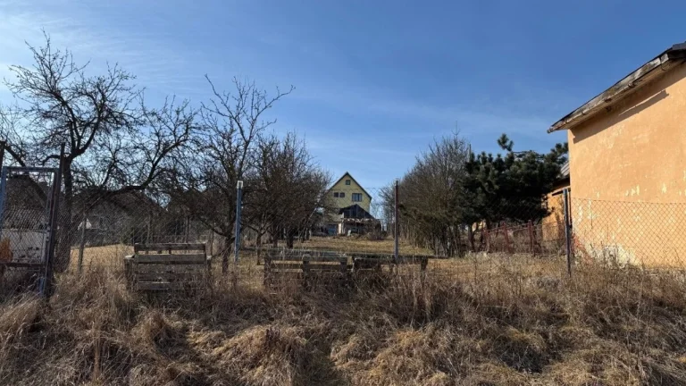 Pozemok na rodinný dom so sieťami v obci Švábovce