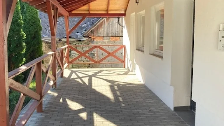 BÝVANIE POD TATRAMI - SLNEČNÝ 2 - IZBOVÝ BYT S TERASOU V CEN