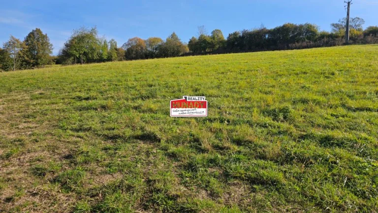 (860 m2) STAVEBNÝ POZEMOK NA DOM