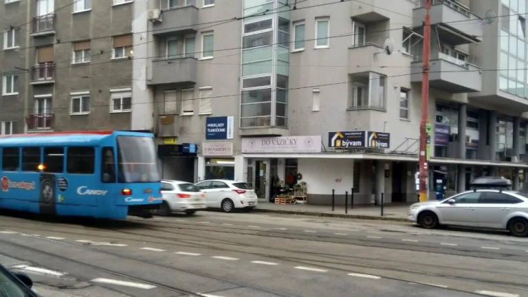 Garážové státia na Krížnej