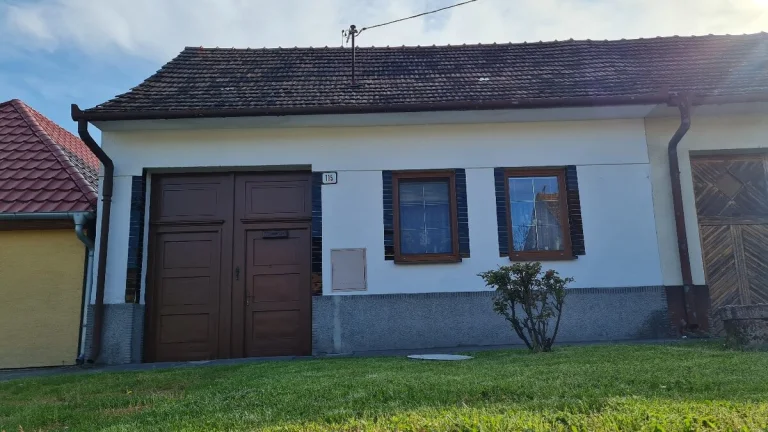 REZERVOVANÉ---TRSTÍN: NA PREDAJ RD / CHALUPA