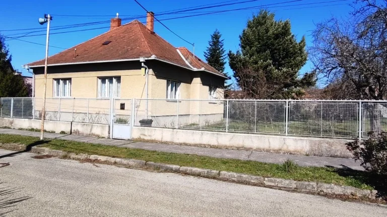 Predám RD vo výbornej lokalite v meste Zlaté Moravce