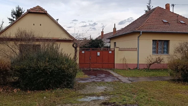 Na predaj 2 rodinné domy na veľkom pozemku