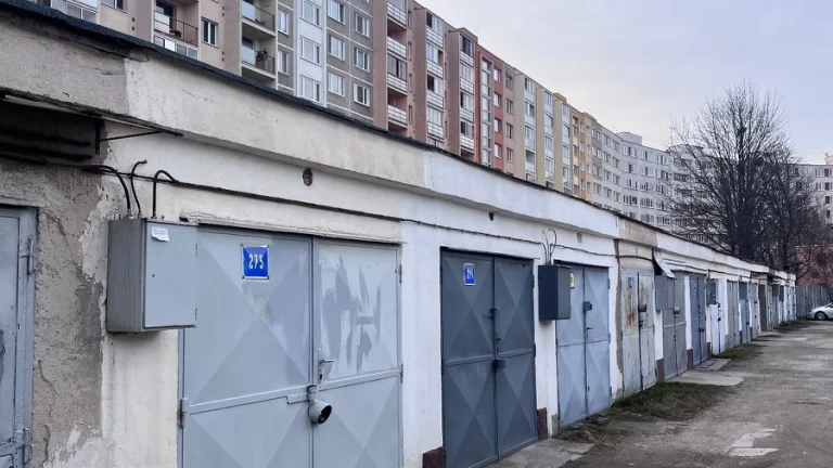 Bezkonkurenčná dvojpodlažná garáž.