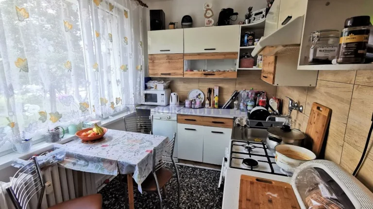 MAKRO REALITY - 3 izbový byt, loggia - Lučenec, centrum ID 2