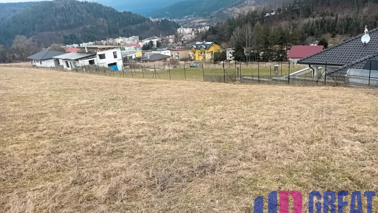 NA PREDAJ pozemok v meste Krompachy