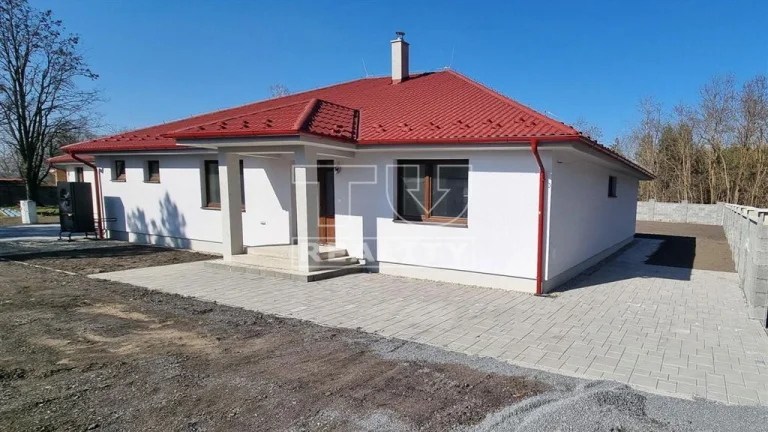 EXKLUZÍVNE - SKOLAUDOVANÁ, 4.izb.moderná a priestranná...